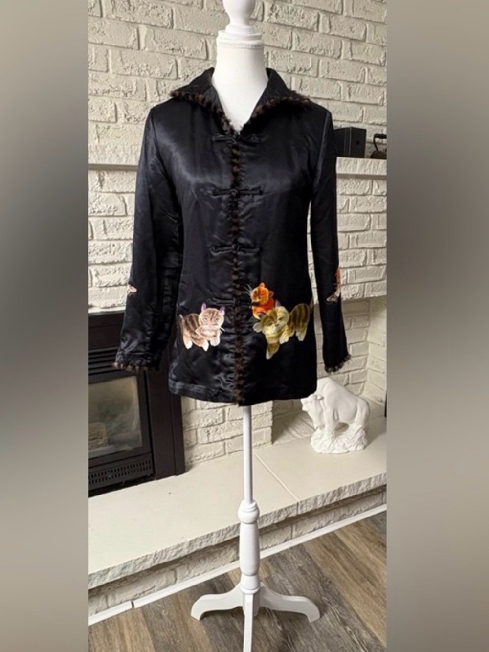 Vintage Qingfashion Black Satin Quilted Cat Embroidered Jacket Fur Trim Small